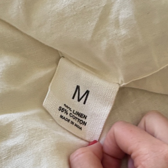 story MFG White Button-Up Shirt with Embroidered Accents*** pls see description - Picture 9 of 9